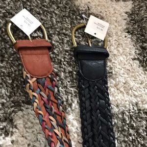 (2) belts